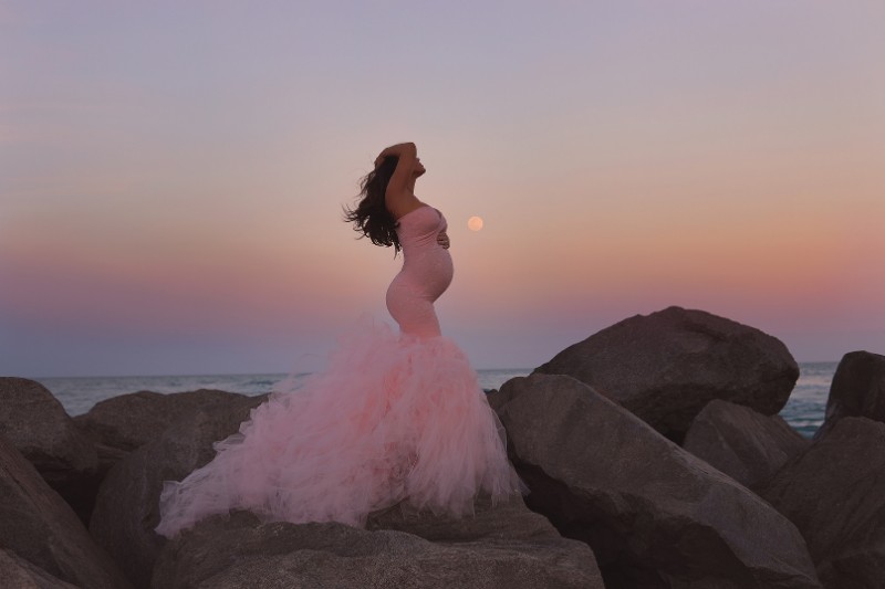 4-1-sunset-moon-Maternity-photographer-Katherine-Eastman-Photography-flower-crown-beach-beauty-pregnancy-_0708-edt-2