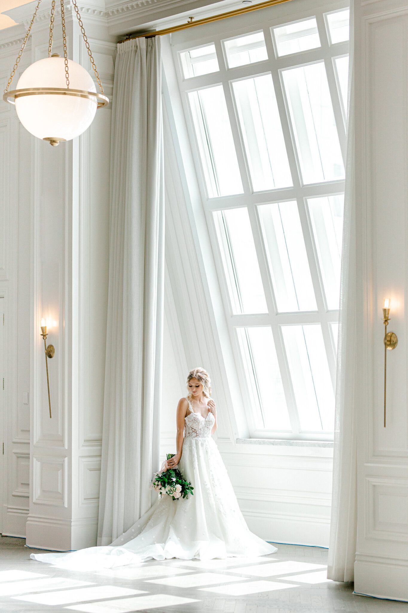 wedding inspiration at the adolphus 19th floor ballroom or dallas wedding photographer or sami kathryn photography 1